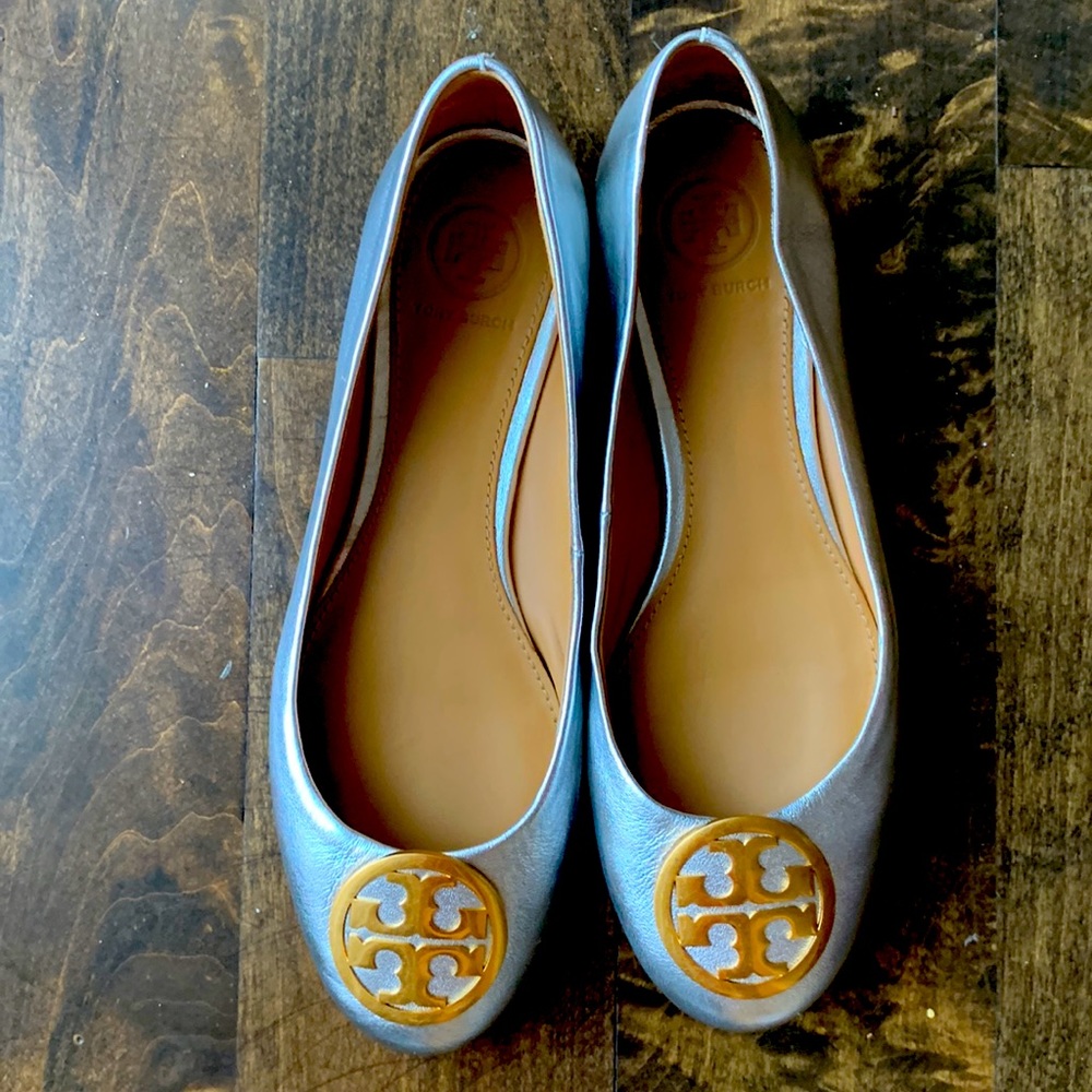 Tory Burch silver leather flats size 6.5, like new